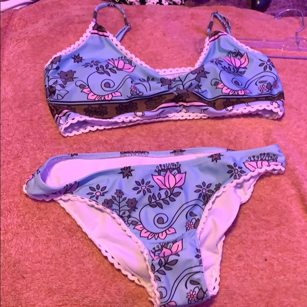 bikini SET size Large, NEVER WORN!!!